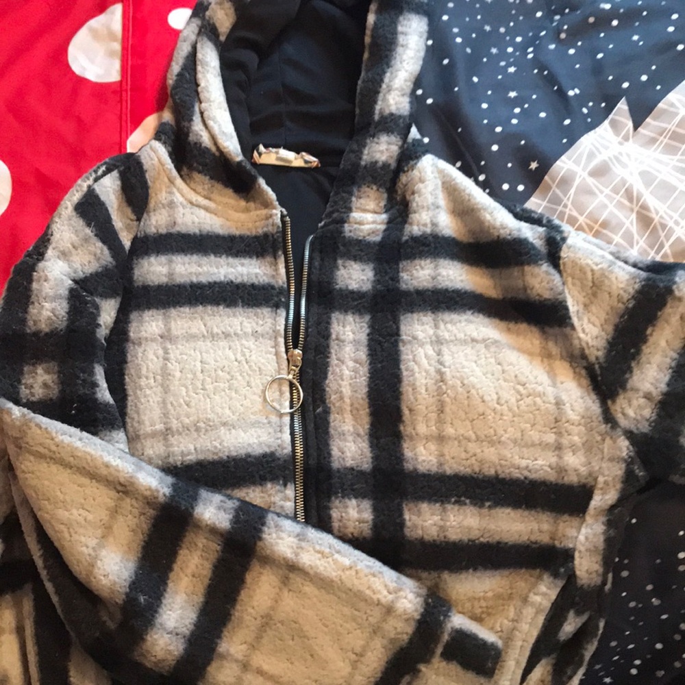 Fleece coat excellent condition size medium grey cream and black